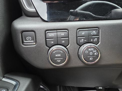 Used 2024 Chevrolet Silverado 1500 LT Trail Boss w/ Convenience Package II AWD/4WD image 20