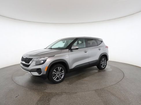 Used 2021 Kia Seltos LX image 3