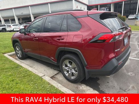 Used 2025 Toyota RAV4 LE AWD/4WD image 11