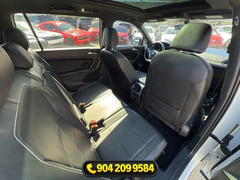 Used 2021 Volkswagen Tiguan SE FWD image 38