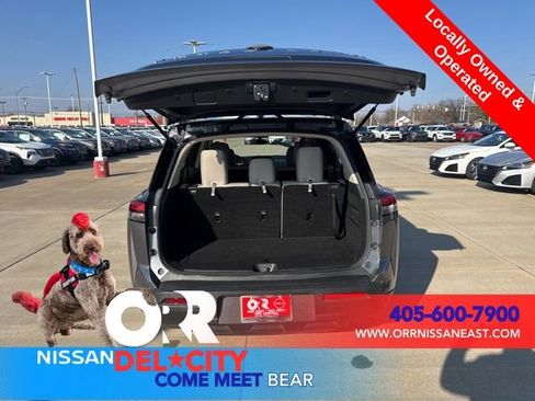 Used 2024 Nissan Pathfinder SV image 14