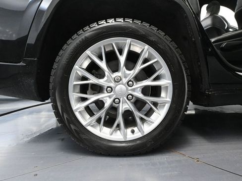 Used 2021 Jeep Grand Cherokee L Summit w/ Luxury Tech Group V image 15