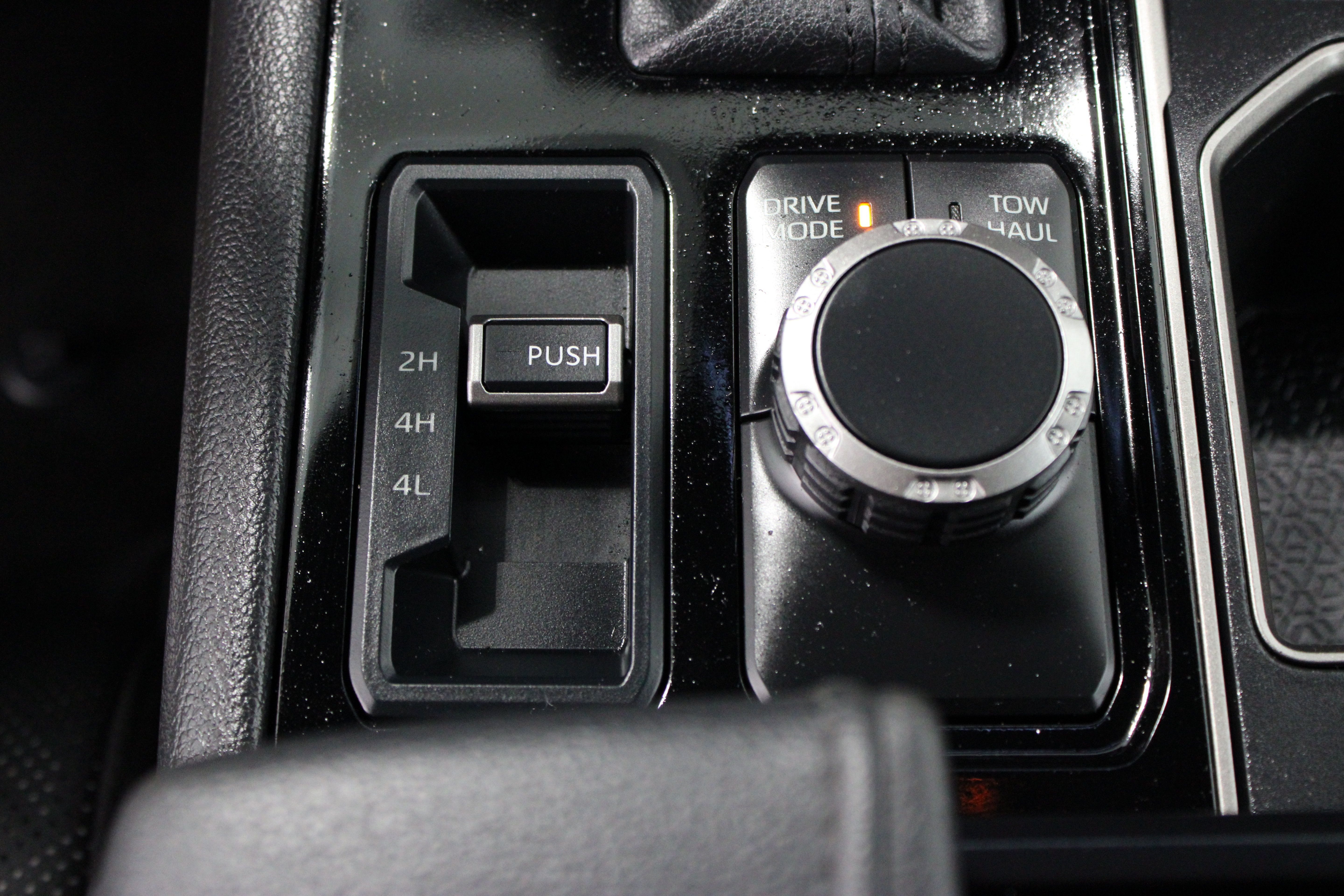 Used 2025 Toyota Tundra Limited AWD/4WD image 24