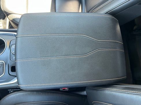 Used 2020 Chevrolet Traverse RS w/ LPO, Floor Liner Package AWD/4WD image 32