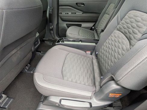 Used 2025 Nissan Pathfinder SV w/ SV Premium Package FWD image 20
