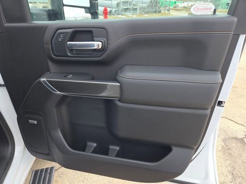 Used 2023 GMC Sierra 3500 AT4 w/ AT4 Preferred Package AWD/4WD image 5