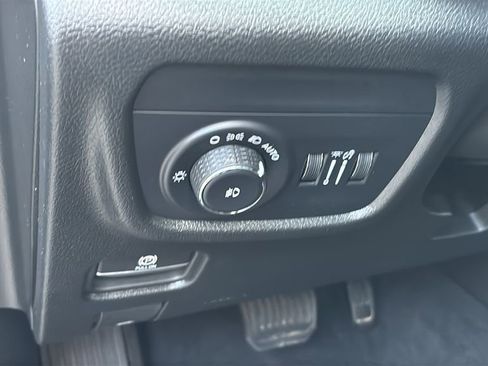 Used 2025 Jeep Grand Cherokee Limited w/ Black Appearance Package image 13