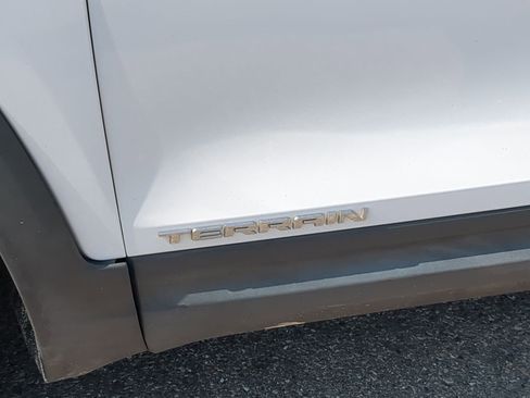 Used 2019 GMC Terrain SLT image 16