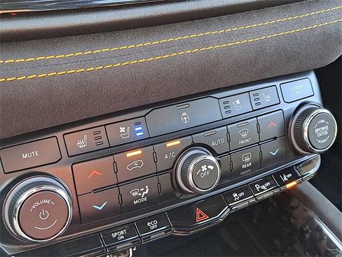 Used 2022 Dodge Durango R/T w/ Hemi Orange Plus Package image 15