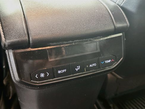 Used 2023 Toyota Highlander XLE AWD/4WD image 26