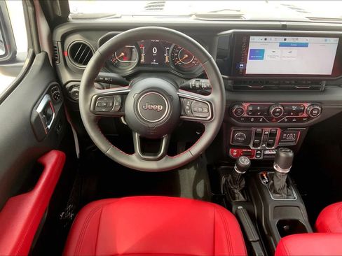 Used 2024 Jeep Wrangler Unlimited Rubicon AWD/4WD image 5