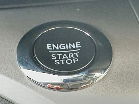 Used 2023 Ford Explorer XLT image 15