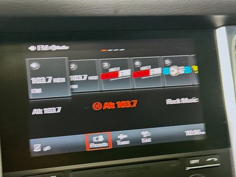 Used 2018 Porsche Macan AWD image 21