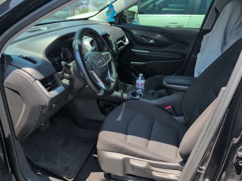 Used 2024 GMC Terrain SLE FWD image 9