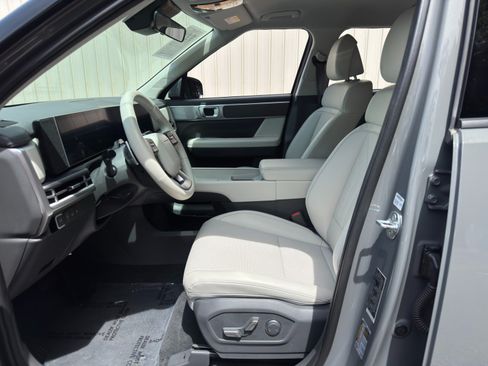 Used 2024 Hyundai Santa Fe SEL FWD image 15