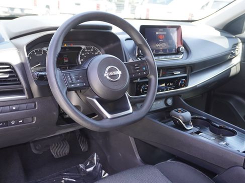 Used 2024 Nissan Rogue SV FWD image 13
