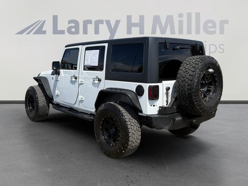Used 2018 Jeep Wrangler Unlimited Sport S AWD/4WD image 3
