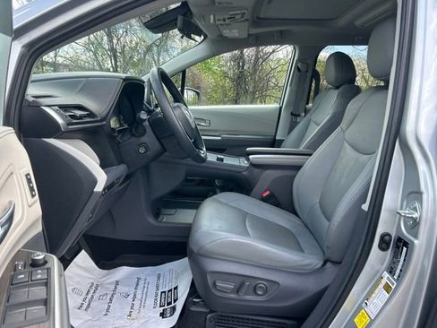 Certified 2021 Toyota Sienna Limited AWD/4WD image 9