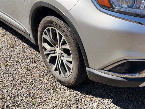 Used 2018 Mitsubishi Outlander AWD image 7