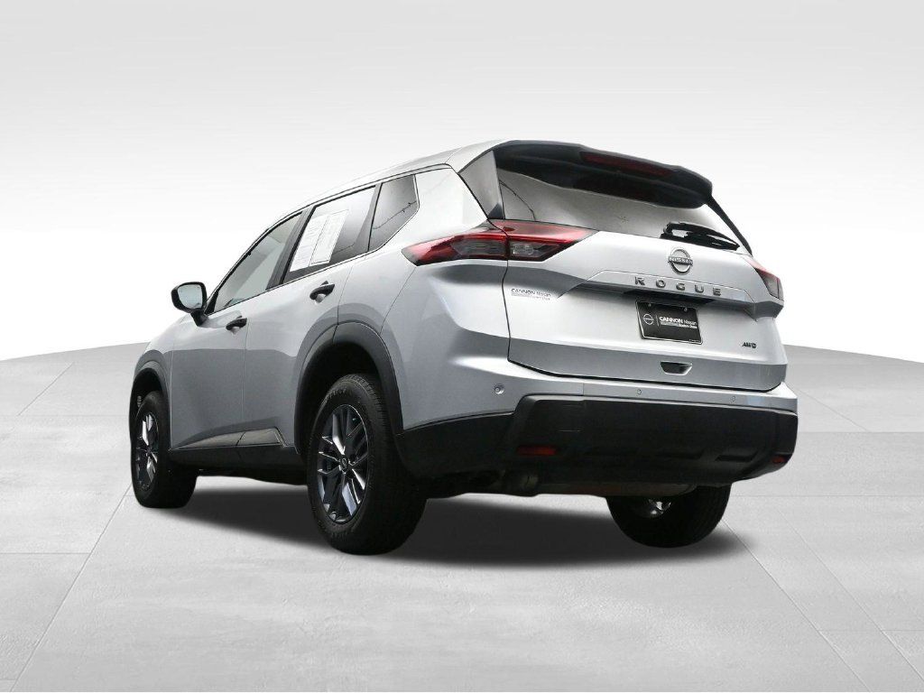 Used 2024 Nissan Rogue S AWD/4WD image 24