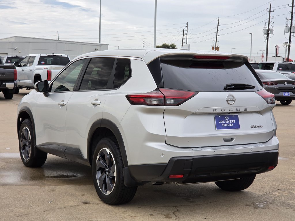 Used 2024 Nissan Rogue SV AWD/4WD image 7