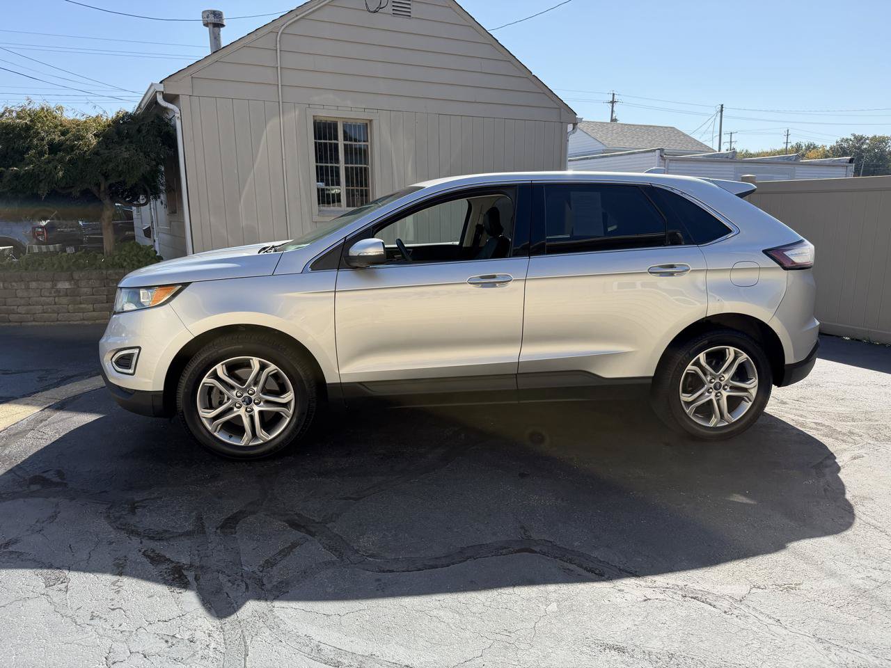 Used 2017 Ford Edge Titanium w/ Technology Package AWD/4WD image 10