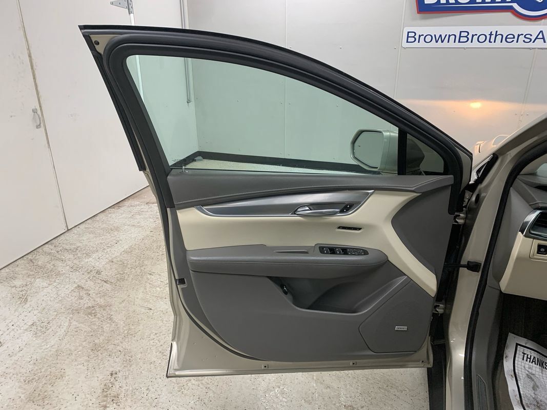 Used 2017 Cadillac XT5 Luxury AWD/4WD image 17