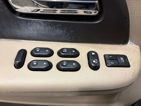 Used 2005 Ford Expedition Eddie Bauer image 15