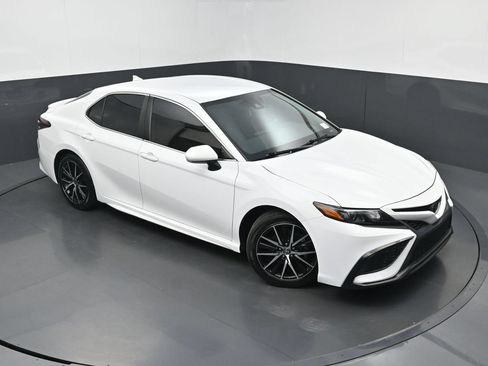 Used 2023 Toyota Camry SE w/ Convenience Package FWD image 31