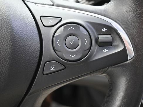 Used 2019 Buick Enclave Essence FWD image 13