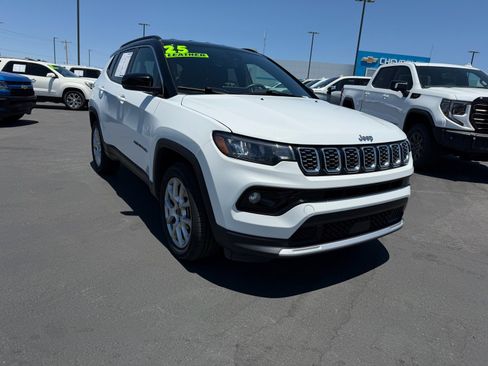 Used 2025 Jeep Compass Limited AWD/4WD image 1