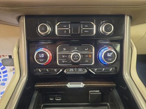 Used 2021 GMC Yukon Denali w/ LPO, Illumination Package AWD/4WD image 28