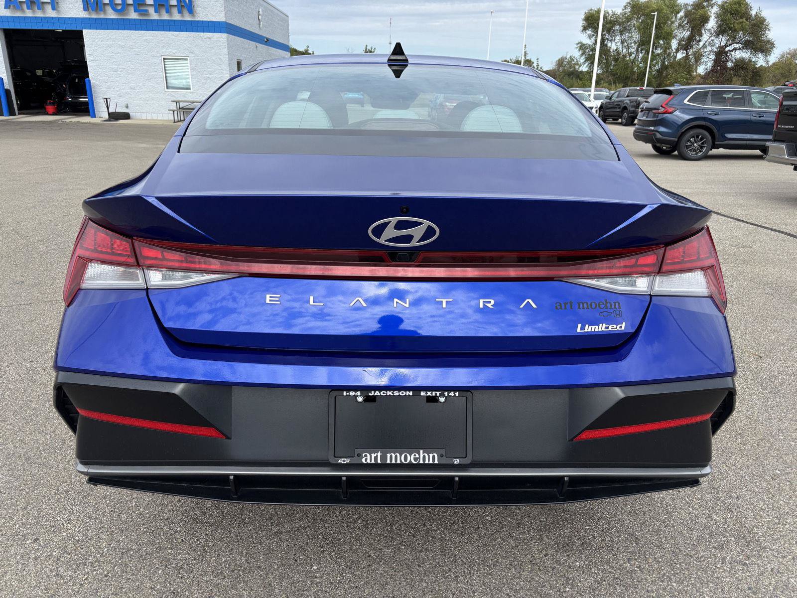 Used 2025 Hyundai Elantra Limited FWD image 4