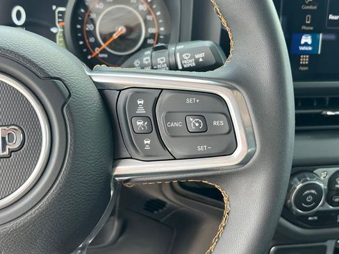 Used 2025 Jeep Wrangler Unlimited Sahara AWD/4WD image 29