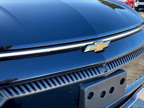 Used 2025 Chevrolet Equinox EV LT image 30