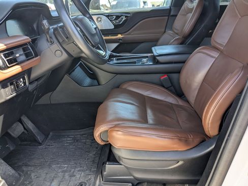 Used 2023 Lincoln Aviator Reserve w/ Equipment Group 201A image 9