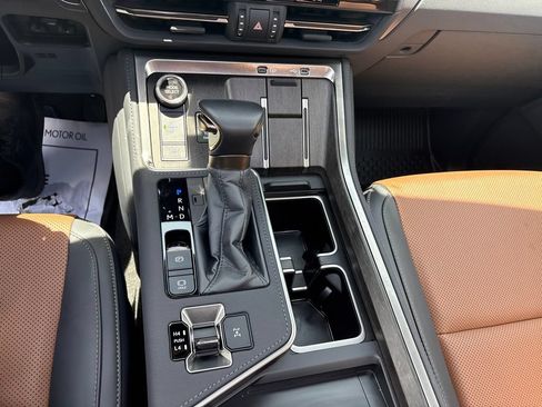 Used 2026 Lexus GX 550 w/ Accessory Package (2T) AWD/4WD image 16