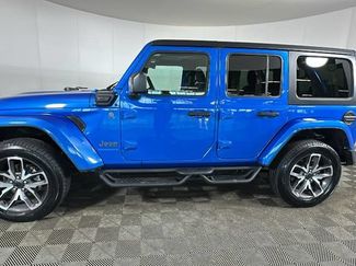 Used 2024 Jeep Wrangler Unlimited w/ Convenience Group AWD/4WD video 5