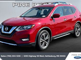 Used 2017 Nissan Rogue SL image 1