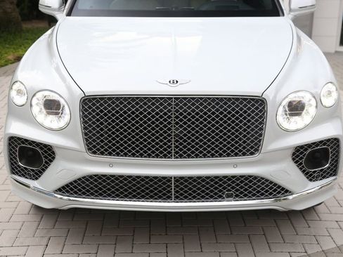 Used 2021 Bentley Bentayga image 26
