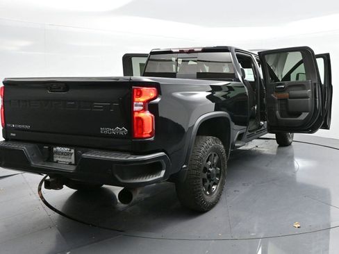 Used 2021 Chevrolet Silverado 2500 High Country w/ Technology Package image 43
