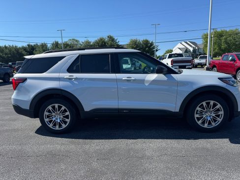 Used 2026 Ford Explorer Active w/ Active Comfort Package AWD/4WD image 7
