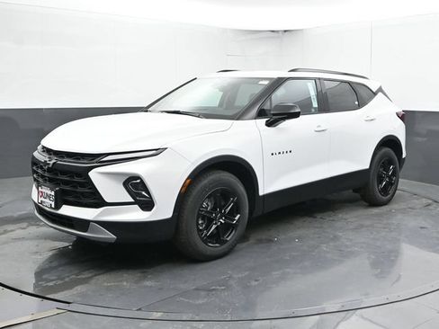 New 2026 Chevrolet Blazer LT w/ Convenience Package AWD/4WD image 6