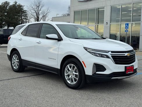 Used 2023 Chevrolet Equinox LT w/ Driver Convenience Package image 2