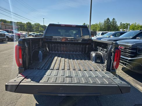 Used 2025 GMC Sierra 1500 SLT AWD/4WD image 4