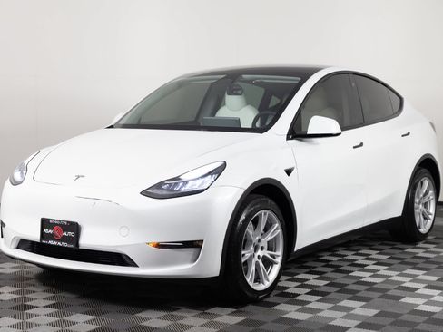 Used 2023 Tesla Model Y Long Range AWD/4WD image 2