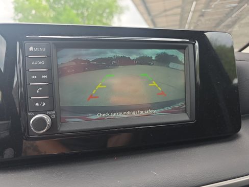 Used 2025 Nissan Kicks S image 13