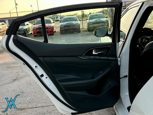 Used 2021 Nissan Maxima SR w/ Sport Mat Group FWD image 22
