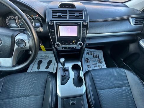 Used 2014 Toyota Camry SE image 11