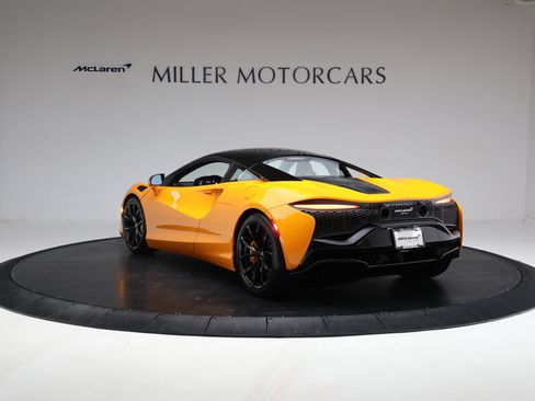 Used 2024 McLaren Artura RWD image 6